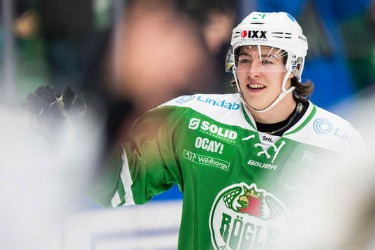 Rögles Alexander Lunsjö jublar