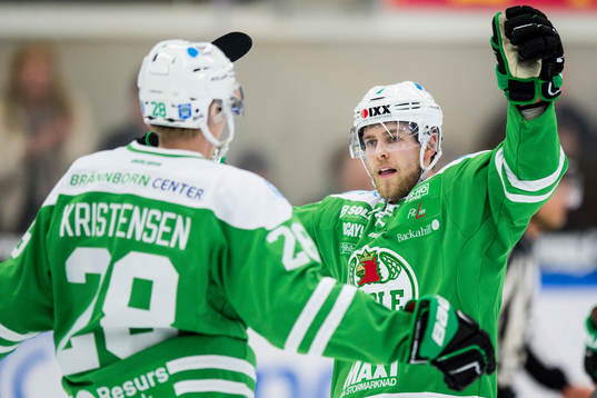 Rögles Emil Kristensen Löjborg (tv) jublar