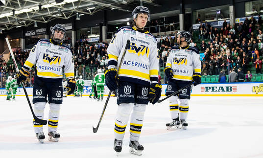 s Joseph Jonsson, Emil Johansson och Jere Karalahti deppar