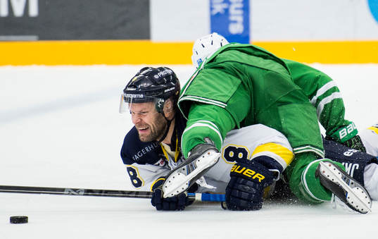 s Jere Karalahti i underläge mot Rögles Dominik Granak