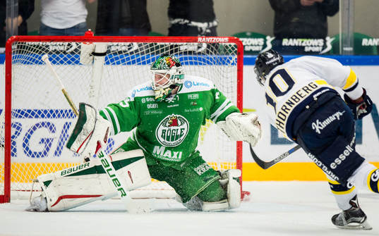 s Martin Thörnberg gör 5-1 bakom Rögles målvakt Oscar