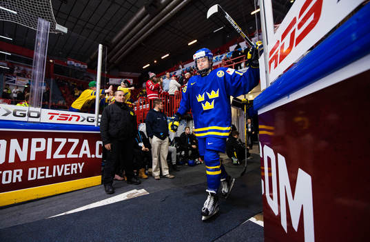 Sveriges Alexander Nylander gör entré till uppvärmningen