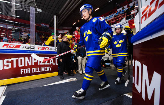 Sveriges Gustav Forsling gör entré till uppvärmningen
