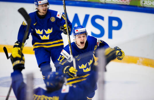 Sveriges Dmytro Timashov jublar