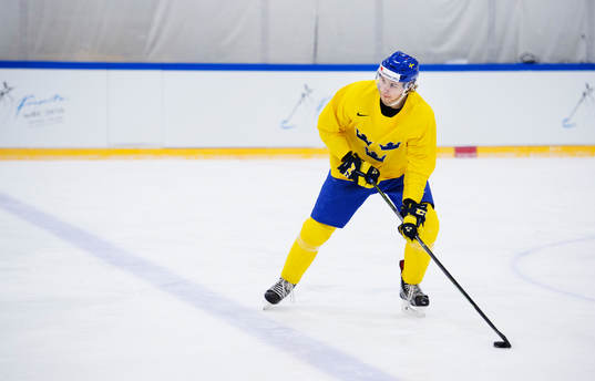 Adrian Kempe på Sveriges träning