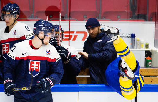Slovakiens Maros Surovy ser Sveriges William Lagesson hamna