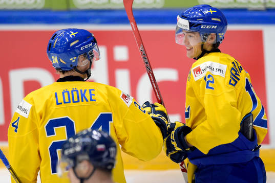Sveriges Jens Lööke och Jakob Forsbacka-Karlsson jublar