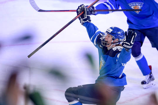Finlands Patrik Laine jublar