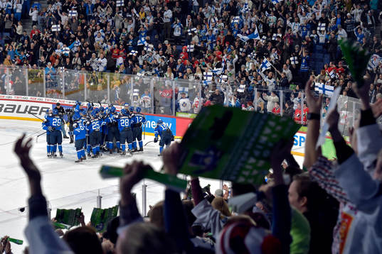 Finlands spelare jublar