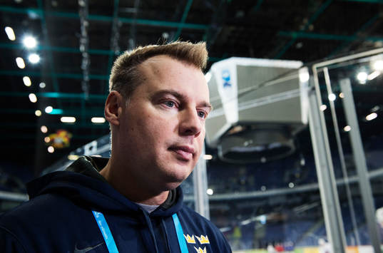 Förbundskapten Rikard Grönborg på Sveriges träning