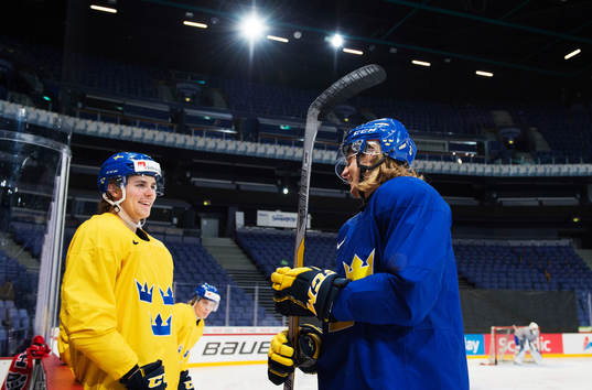 Adrian Kempe och William Lagesson på Sveriges träning