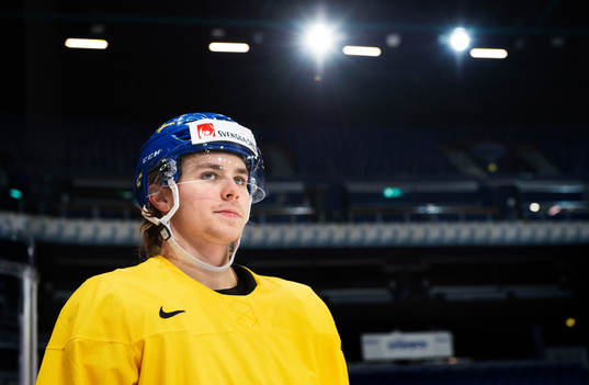 Adrian Kempe på Sveriges träning