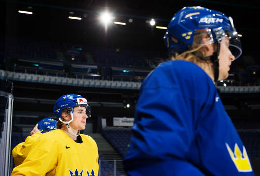 Adrian Kempe och William Lagesson på Sveriges träning