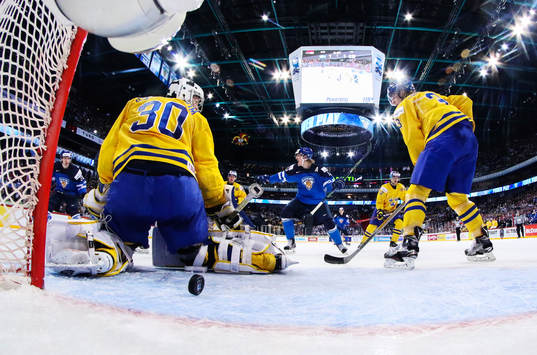 Finlands Antti Kalapudas och Roope Hintz jublar