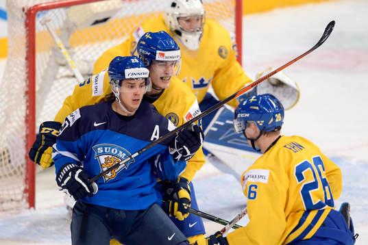 Finlands Sebastian Aho och Sveriges Andreas Englund och