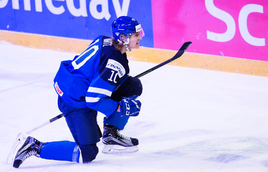 Finlands Roope Hintz jublar