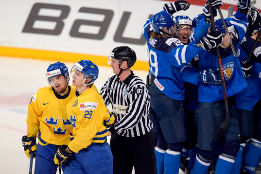 Sveriges Axel Holmström och Adrian Kempe deppar och
