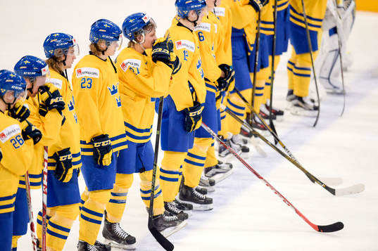 Sveriges Anton Karlsson deppar med lagkamraterna