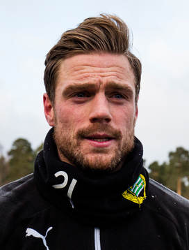 Hammarbys Arnor Smarason blir intervjuad av media