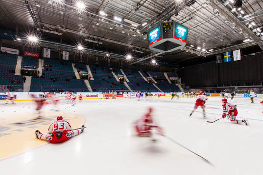 Timrås spelare värmer upp i Hovet
