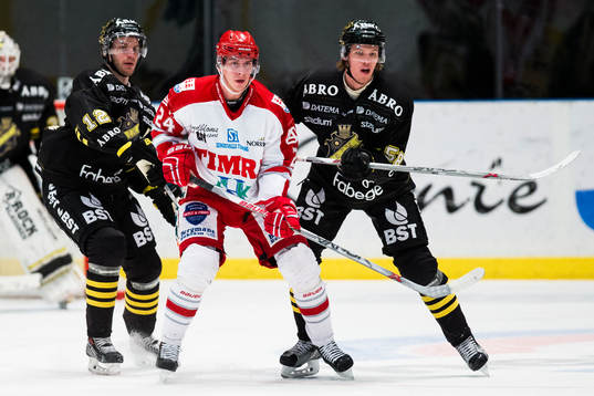 s Fredrik Hynning och Calle Åsell håller kolla på