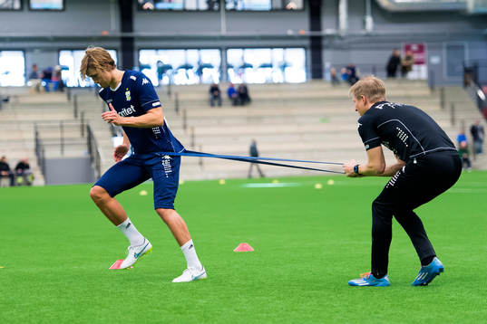 Thomas Rogne kör rehabträning