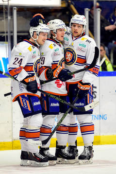 Joakim Hillding, Patrik Lundh och Joey Crabb jublar