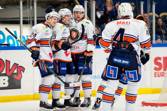 Växjös Joakim Hillding, Patrik Lundh och Joey Crabb jublar