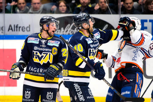 s Chris Abbott och Martin Thörnberg bråkar med