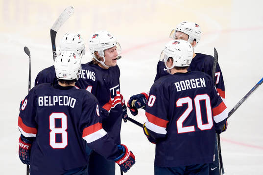 s Brock Boeser jublar med lagkamraterna