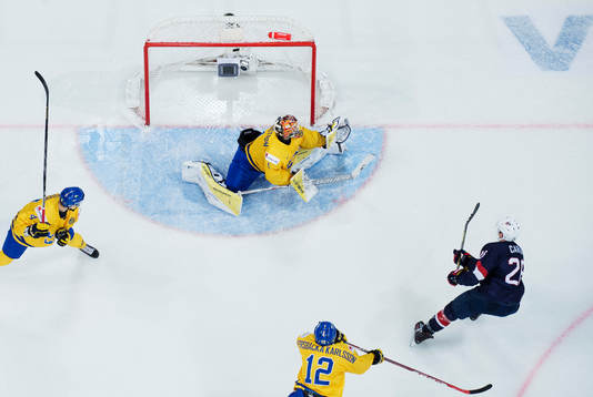 Sveriges målvakt Felix Sandström släpper in 2-6 från