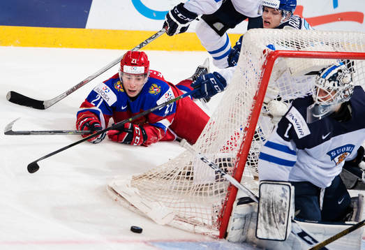 Rysslands Andrei Kuzmenko sträcker sig