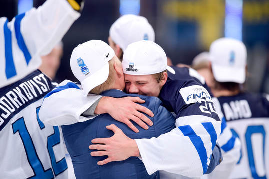 Finlands Kasperi Kapanen jublar