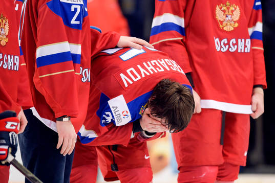 Rysslands Alexander Dergachyov gråter
