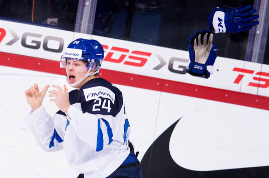 Finlands Kasperi Kapanen jublar