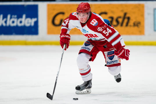 Timrås Jonathan Dahlén med pucken