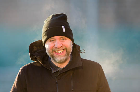 s sportchef Björn Wesström ser glad ut