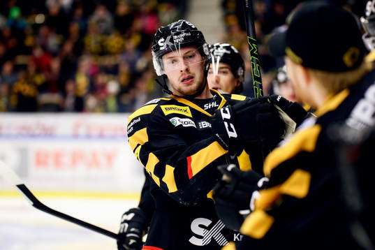 Skellefteås Martin Lundberg jublar