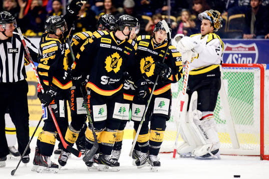 Skellefteås Martin Lundberg och Terry Broadhurst jublar
