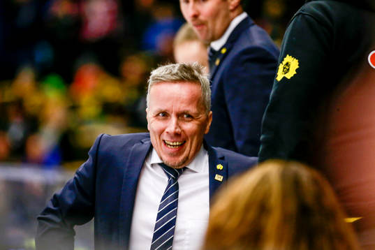 Skellefteås tränare Hans Wallson jublar