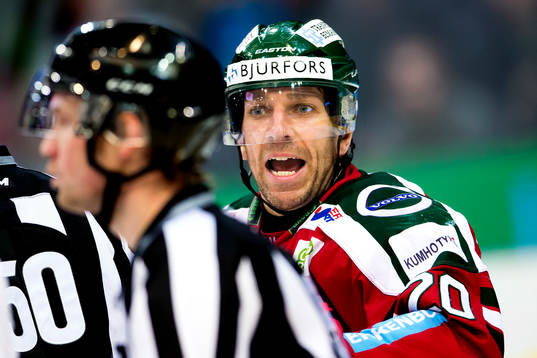 Frölundas Joel Lundqvist har åsikter på domaren