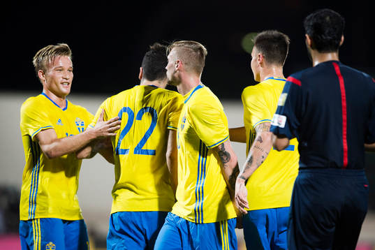Sveriges Nicklas Bärkroth och Sebastian Eriksson jublar