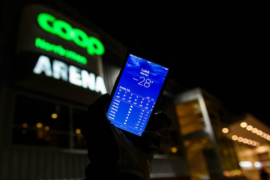 Termometern står på minus 28 grader utanför Coop
