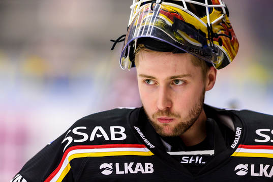 Luleås målvakt Joel Lassinantti på uppvärmningen