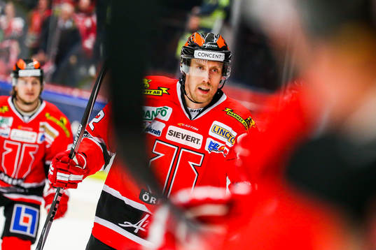 Örebros Marko Anttila  jublar