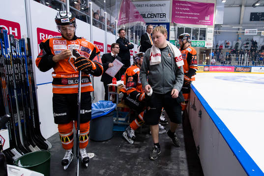 Karlskronas Robin Gartner tejpar om sin klubba