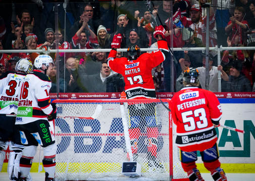 Örebros Marko Anttila gör 1-0 och jublar