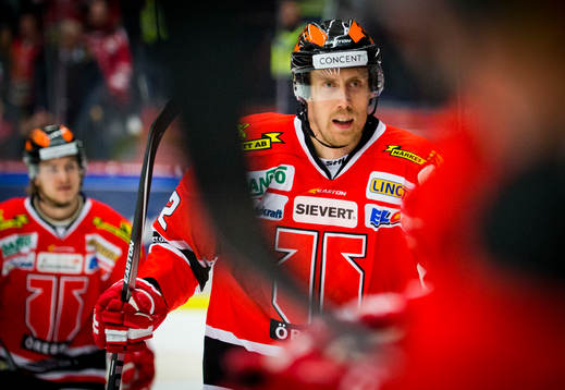 Örebros Marko Anttila gör 1-0 och jublar