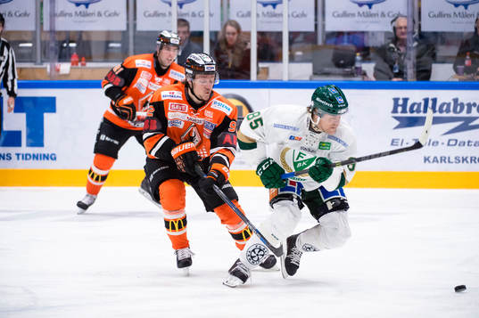 Karlskronas Jesper Olofsson jagar Färjestads Mikael