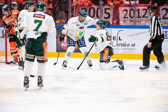 Färjestads Mikael Johansson har gjort 1-1